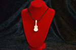 Collier "Guitare creuse"